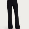 pantalón mujer corte acampanado