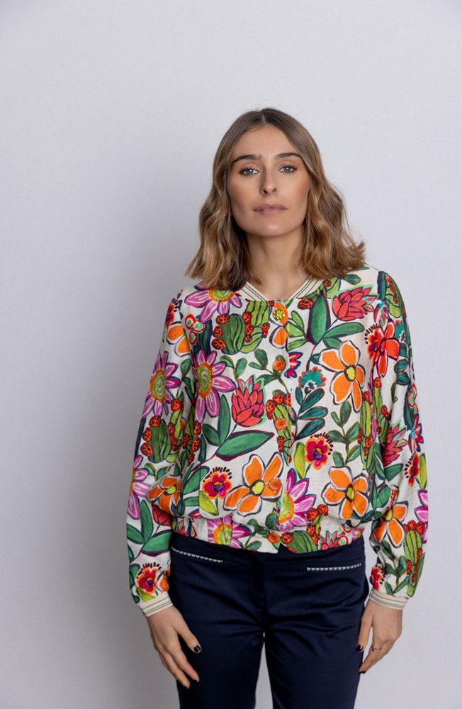 cazadora mujer estampada flores