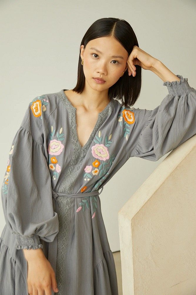 vestido flores bordado