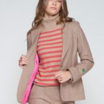 chaqueta-hillary-emb-punto-diagonal-beige.jpg
