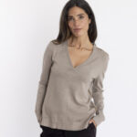 jersey-basico-camel-escote-pico_1.jpg
