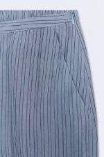 pantalon-keops-azul-rayas-silueteado-ss26-eseoese-3adl.jpg