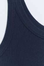 tank-top-cola-azul-marino-silueteado-lopezientos.jpg