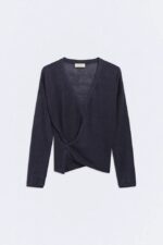 cardigan-nature-azul-marino-silueteado-ss26-eseoese-2adl.jpg