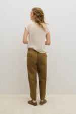 pantalon-bergman-tostado-marron-mod-ss26-eseoese-4adl.jpg