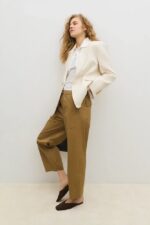 pantalon-bergman-tostado-marron-mod-ss26-eseoese-18adl.jpg