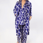 Abrigo-mujer-parole-italy-cuello-solapa-estampado-flor-otto-azul-tinta-lopezientos.png