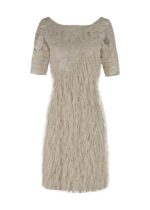 Vestido-mujer-escote-barco-manga-corta-organza-bordada-plumas-metalizadas-beige-lopezientos_1.jpg