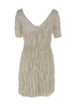 Vestido-mujer-escote-barco-manga-corta-organza-bordada-plumas-metalizadas-beige-lopezientos_2.jpg