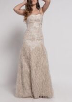 Vestido-mujer-tirantes-escote-corazon-entallado-organza-bordada-flecos-hilo-metalizado-plumas-beige-lopezientos.jpg