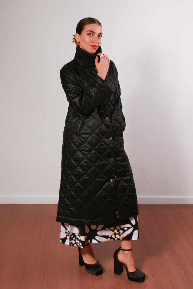 abrigo-mujer-acolchado-midi-cuello-alto.jpg abrigo-mujer-acolchado-midi-cuello-alto.jpg