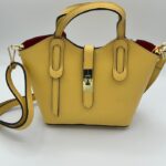 bolso-de-mujer-de-piel-amarillo.jpeg