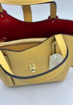 bolso-de-mujer-de-piel-amarillo-dentro.jpeg