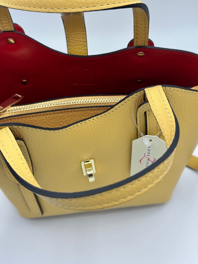 bolso-de-mujer-de-piel-amarillo-dentro.jpeg