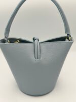 bolso-de-mujer-de-piel-azul-nudo-lopezientos-vista-trasera.jpeg