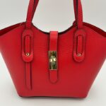 bolso-de-mujer-de-piel-rojo.jpeg