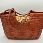 bolso-de-mujer-trenzado-hecho-a-mano-piel-marron.jpeg
