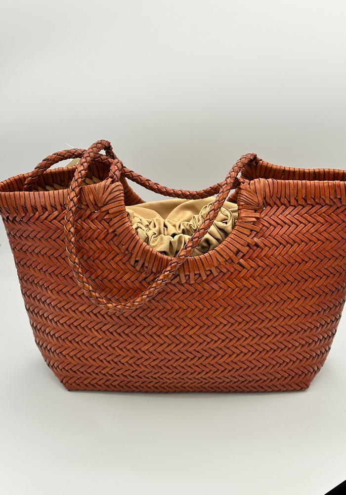 bolso-de-mujer-trenzado-hecho-a-mano-piel-marron.jpeg