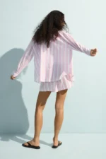 camisa-de-mujer-rayas-rosas-ese-o-ese-espalda.webp