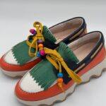 mocasin-de-mujer-de-piel-con-flecos-lateral.jpeg