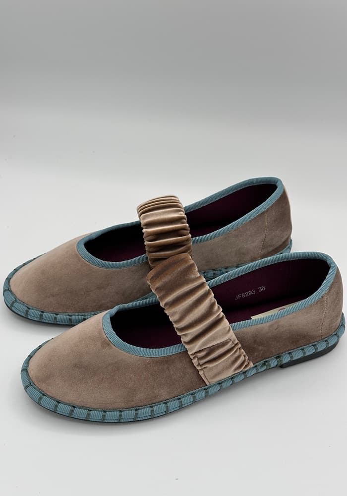 zapato-de-mujer-tipo-mary-jane-terciopelo-vista-lateral.jpg