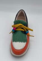 zapato-mocasin-de-mujer-de-piel-con-flecos.jpeg