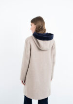 abrigo-mujer-beige-con-capucha-y-doble-botonadura-hongo-lopezientos.jpg