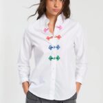 camisa-de-mujer-blanca-alamares-multicolor-vilagallo-lopezientos.jpg