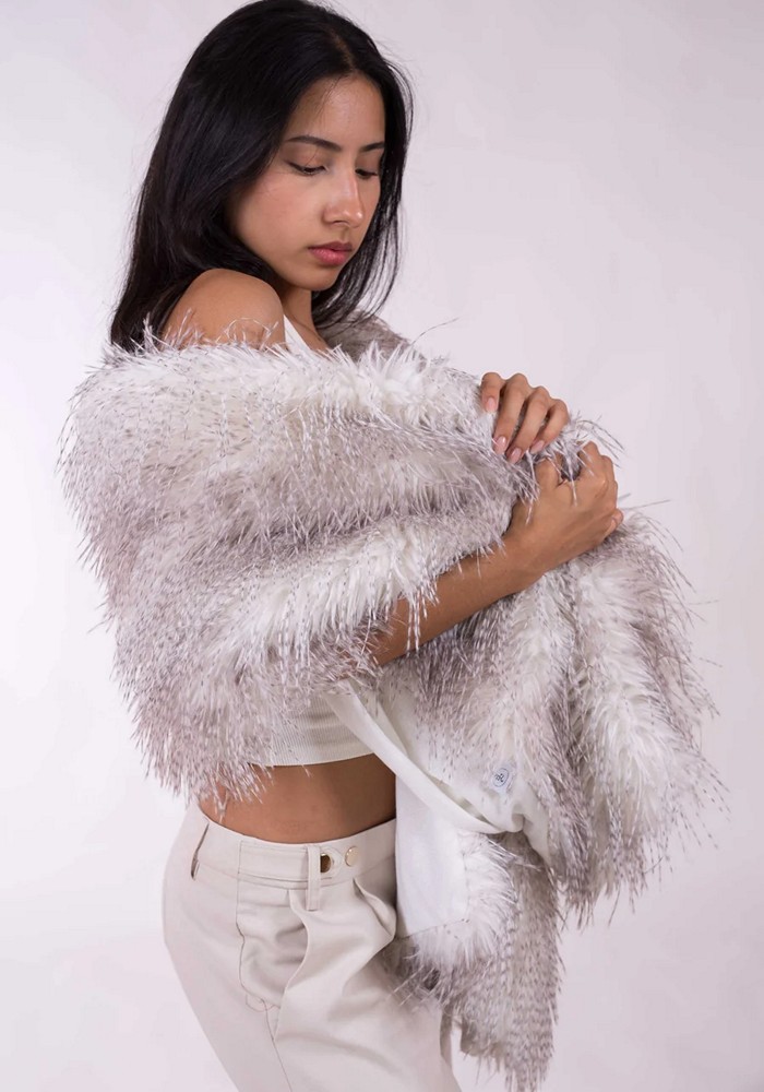 chal-mujer-bodas-gris-invierno-lopezientos.jpg