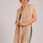 chal-mujer-de-fiesta-beige-seda-natural-lopezientos.jpg