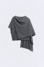 jersey-bernini-capa-gris-broche-siluetado-eseoese-lopezientos.jpg