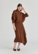jersey-de-mujer-marron-asimetrico-canale-paisie-lopezientos.jpg