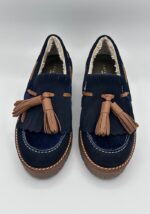 mocasin-de-mujer-afelpado-piel-azul-marino-lopezientos.jpg