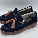 mocasin-mujer-afelpado-piel-azul-marino-lopezientos.jpg