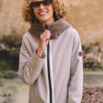 parka-mujer-acolchada-beige-con-capucha-efecto-pelo-hongo-lopezientos.jpg