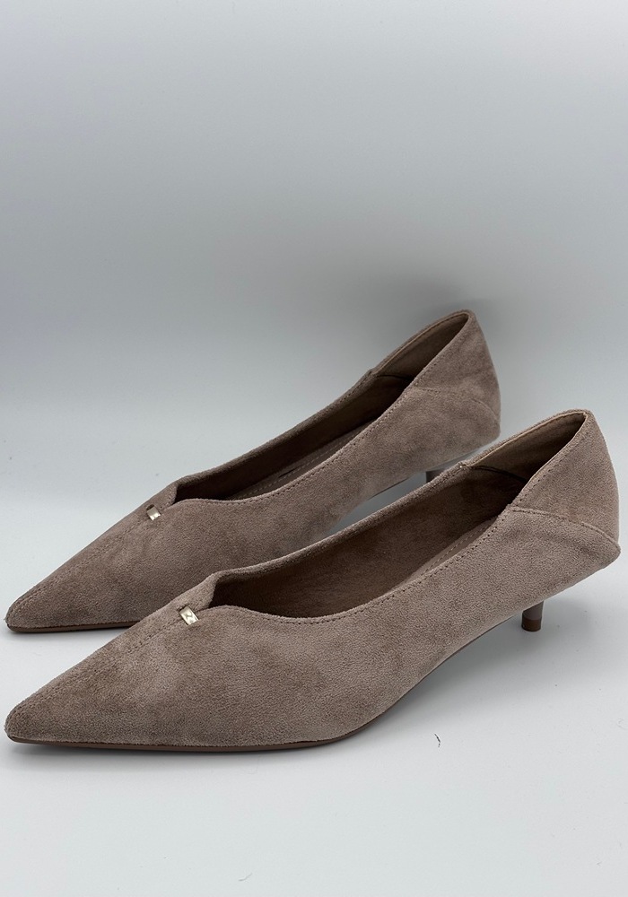 salon-de-mujer-antelina-kitten-heel-beige-lopezientos.jpeg salon-de-mujer-antelina-kitten-heel-beige-lopezientos.jpeg