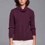 Generated_with_Kive.ai_-_Mustard_knit_sweater_cambia_el_color_del_jersey_acolor_berengena__resto_no_cambies_ni_toques.jpg