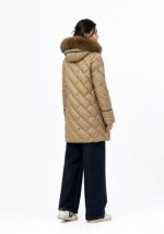 acolchado-capucha-pelo-mujer-enara-camel-donjaz-lopezientos.jpg