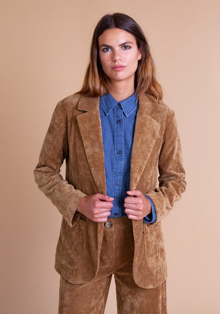 americana-mujer-cuello-solapa-camel-panal-lopezientos.jpg