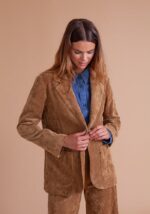 americana-mujer-cuello-solapa-pana-camel-lopezientos.jpg