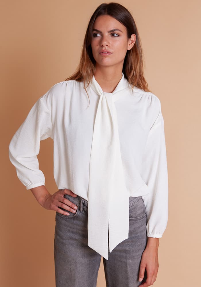 blusa-de-mujer-nata-cuello-lazo-lopezientos.jpg blusa-de-mujer-nata-cuello-lazo-lopezientos.jpg