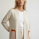 chaqueta-de-mujer-de-punto-tachas-beige-lopezientos.jpg