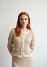 chaqueta-de-mujer-relieve-detalle-peluche-beige-lopezientos.jpg