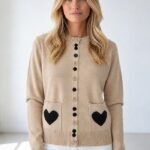 chaqueta-mujer-de-corazones-intarsia-beige-lopezientos.jpg