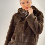 chaqueton-de-mujer-corto-pelo-marron-lopezientos.jpg