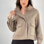 chaqueton-de-mujer-de-lana-beige-bolsillos-plaston.jpg
