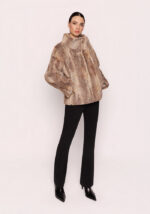 chaqueton-de-mujer-pelo-cremallera-camel-carla-ruiz-lopezientos.jpg