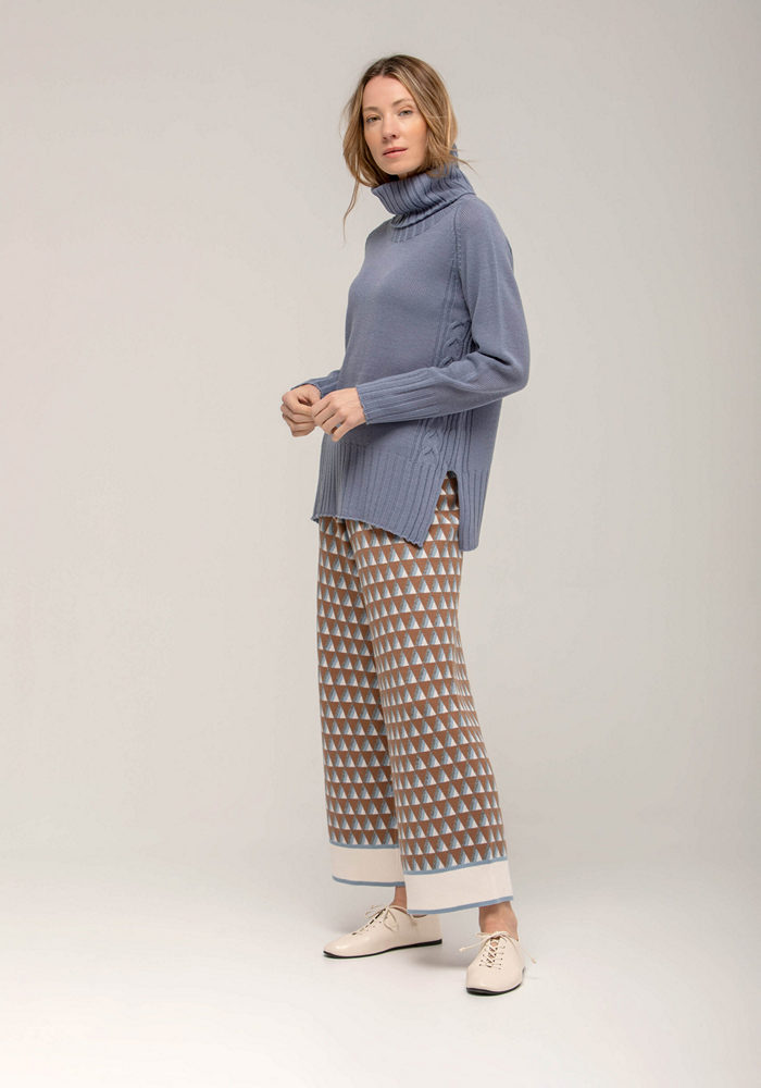 jersey-de-mujer-cuello-alto-trenzas-azul-cielo-soet-lopezientos.jpg jersey-de-mujer-cuello-alto-trenzas-azul-cielo-soet-lopezientos.jpg