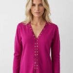 jersey-de-mujer-cuello-pico-tachas-lopezientos.jpg