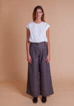 pantalon-de-mujer-gris-estampado-cuadros-bolsillos-lopezientos.jpg